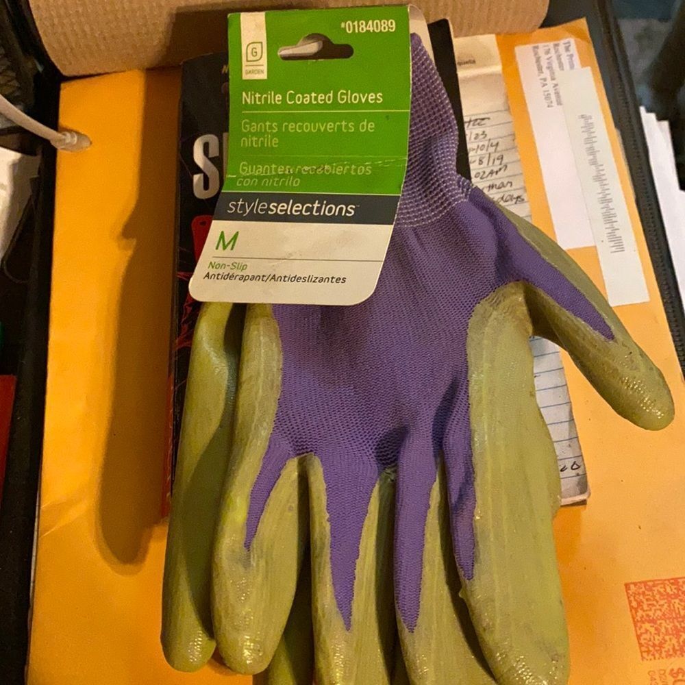 Garden gloves NWT